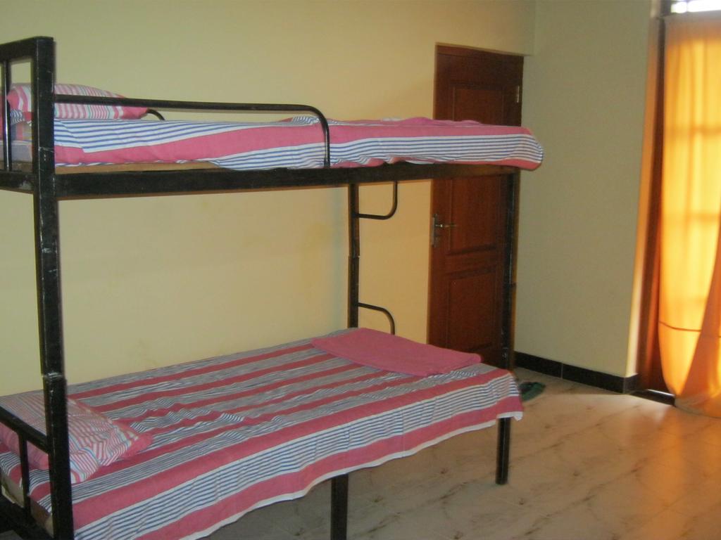 Aurora - Negombo Budget Hostel Rum bild