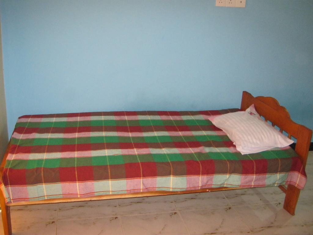 Aurora - Negombo Budget Hostel Rum bild