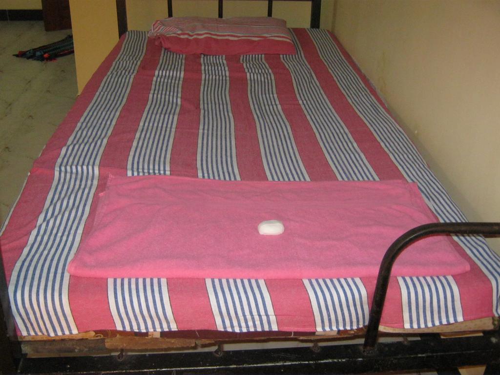 Aurora - Negombo Budget Hostel Rum bild