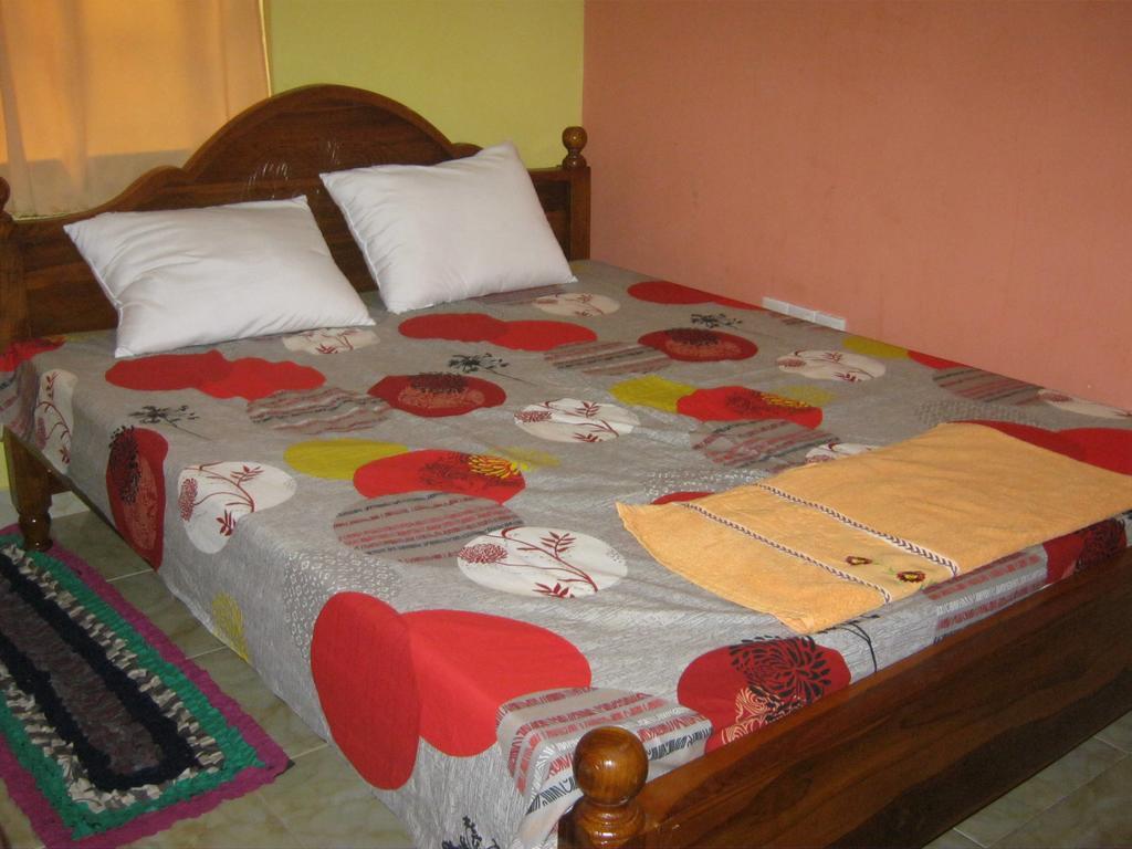 Aurora - Negombo Budget Hostel Rum bild