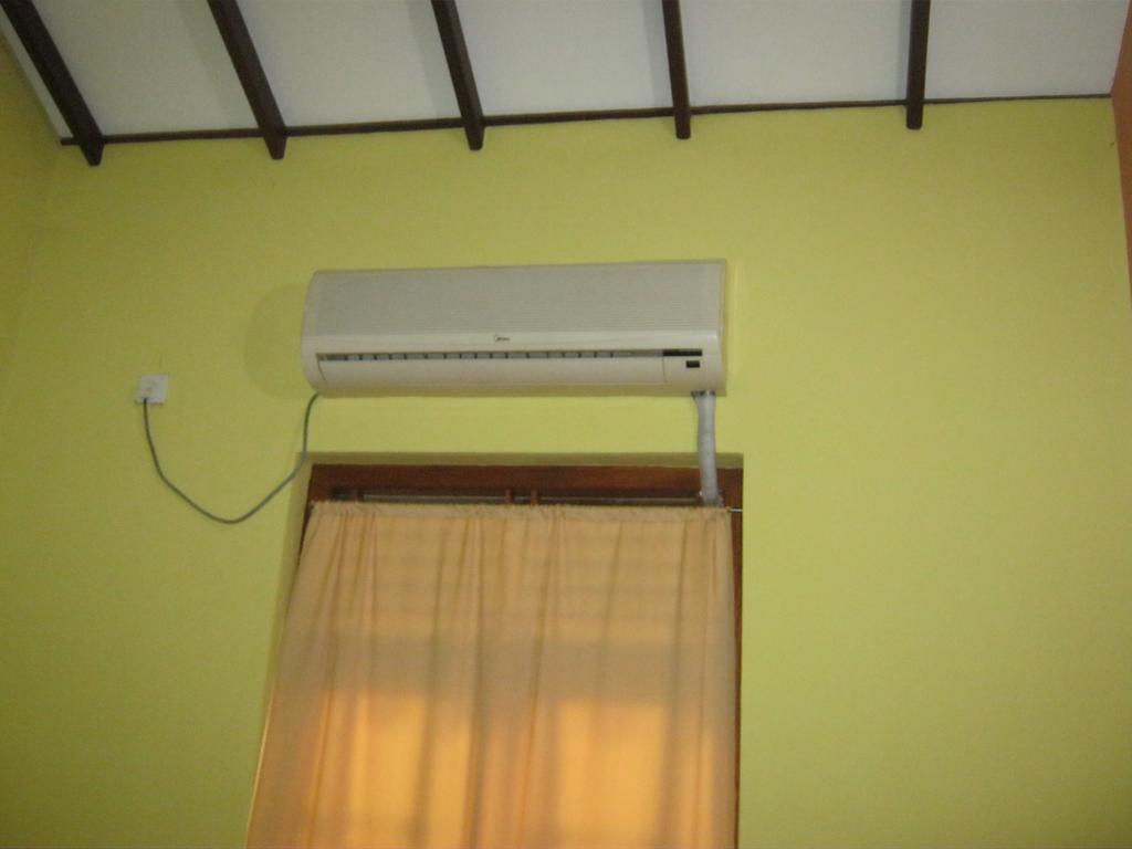 Aurora - Negombo Budget Hostel Rum bild