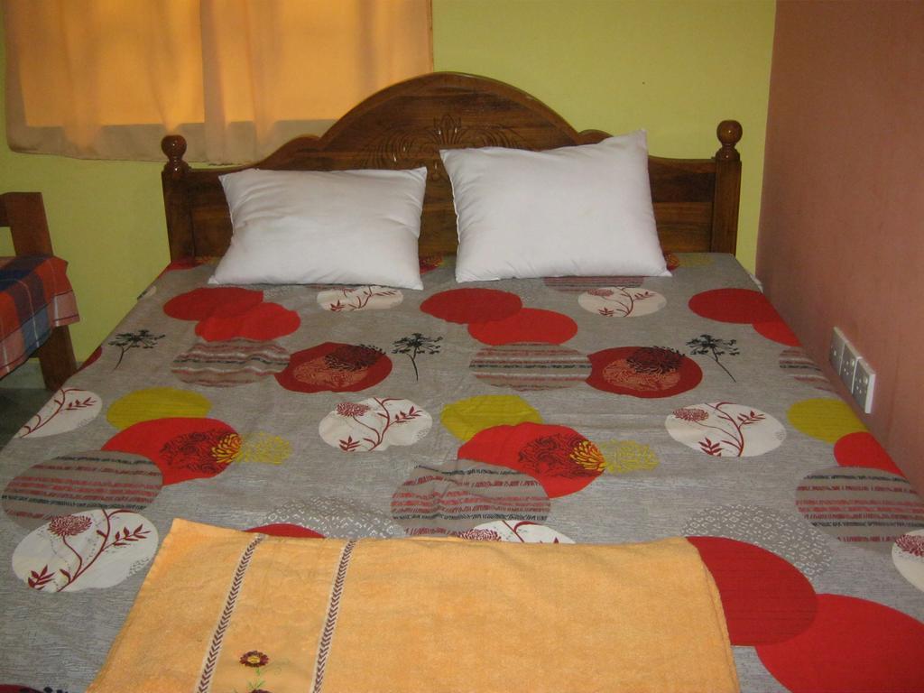 Aurora - Negombo Budget Hostel Rum bild